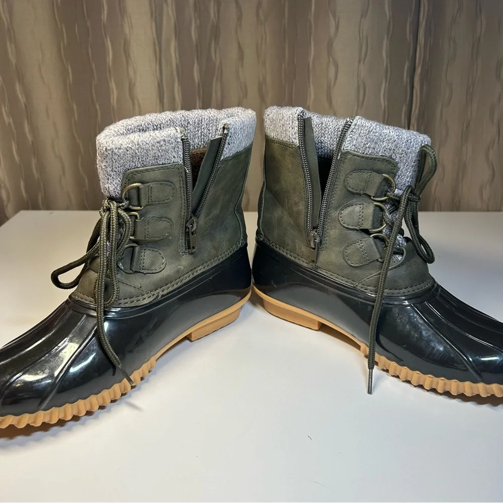 Sporto Lauren Women's 5.5 Ankle Duck Boot Black Olive Gray Knit Side Zip